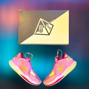Nike Kyrie Low Orchid Sz8.5 Tennis Shoes